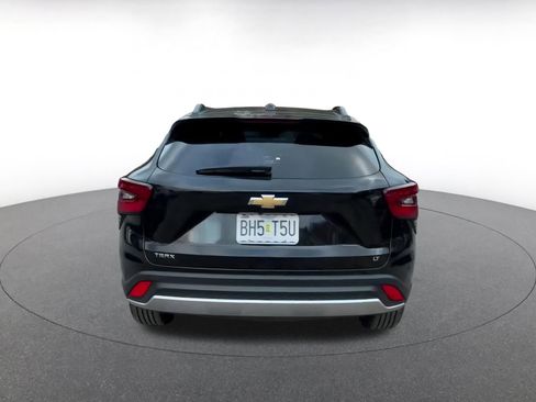 Used 2025 Chevrolet Trax LT image 12