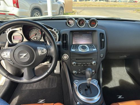 Used 2016 Nissan 370Z Touring image 11