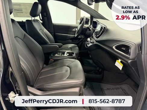 New 2027 Chrysler Pacifica Select AWD/4WD image 22