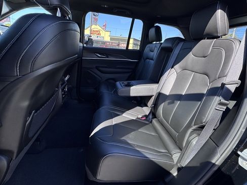 New 2025 Jeep Grand Cherokee Limited w/ Black Appearance Package image 15