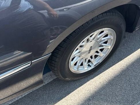 Used 1998 Lincoln Town Car Signature RWD image 22