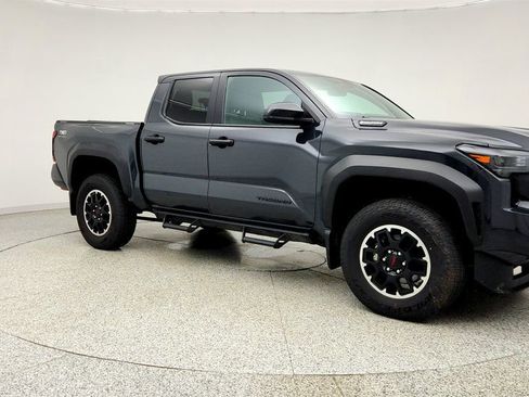 Used 2025 Toyota Tacoma TRD Off-Road AWD/4WD image 3