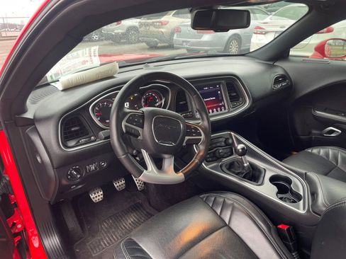 Used 2017 Dodge Challenger SRT w/ Technology Group image 11