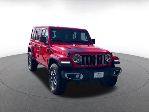 Used 2025 Jeep Wrangler Sahara image 3