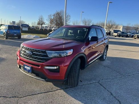 Used 2021 Ford Explorer XLT w/ Equipment Group 202A image 3