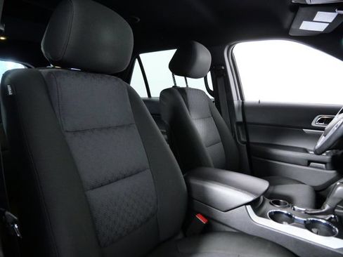 Used 2014 Ford Explorer XLT w/ Equipment Group 201A FWD image 11