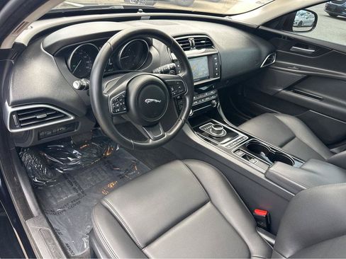 Used 2017 Jaguar XE RWD image 16