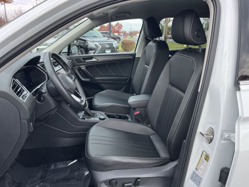 Used 2022 Volkswagen Tiguan SE image 13
