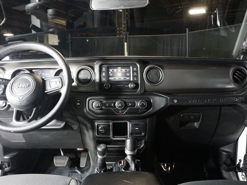 Used 2018 Jeep Wrangler Unlimited Sport AWD/4WD image 12