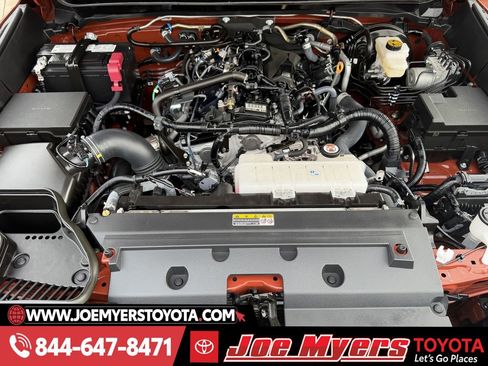 Certified 2025 Toyota Tacoma TRD Off-Road image 30