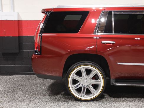 Used 2016 Cadillac Escalade Luxury AWD/4WD image 5