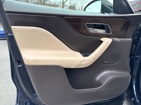 Used 2017 Jaguar F-PACE Prestige image 21