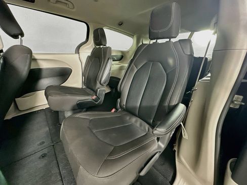 Used 2023 Chrysler Voyager LX FWD image 23