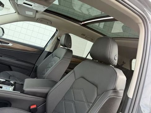 New 2026 Volkswagen Atlas SE image 17