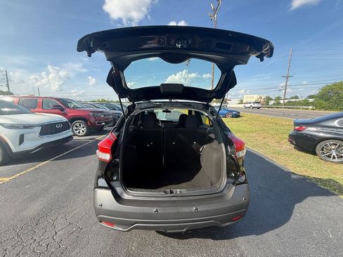 Used 2020 Nissan Kicks S image 5