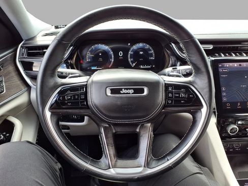 Used 2022 Jeep Grand Cherokee L Overland w/ Luxury Tech Group IV AWD/4WD image 15