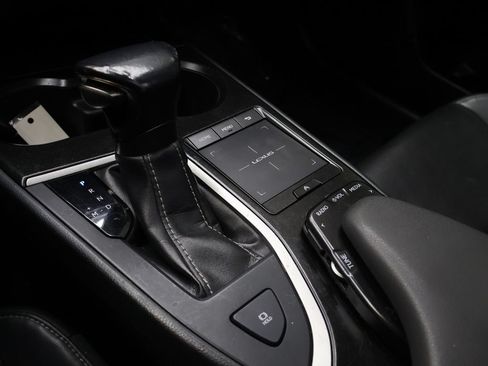 Used 2020 Lexus UX 200 w/ Premium Package FWD image 26