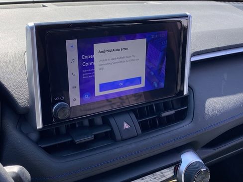 Used 2024 Toyota RAV4 SE w/ Convenience Package image 10