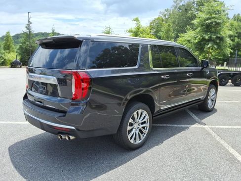 Used 2024 GMC Yukon XL Denali w/ Advanced Technology Package AWD/4WD image 5