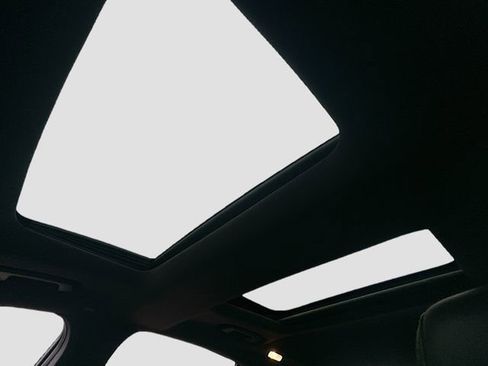 Used 2016 Lincoln MKS image 21