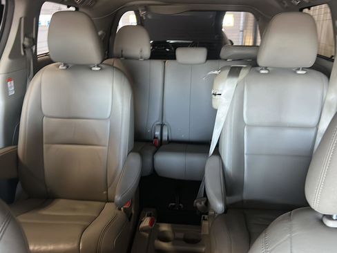 Used 2015 Toyota Sienna XLE w/ XLE Navigation Package FWD image 18