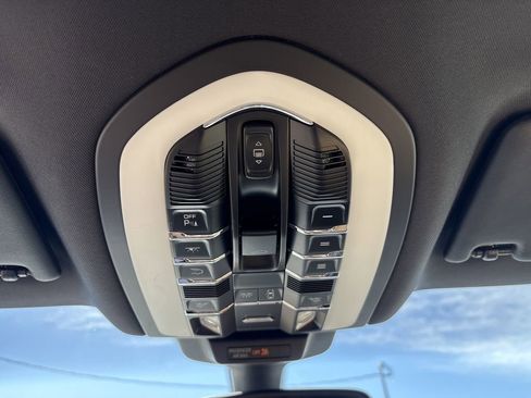 Used 2016 Porsche Macan S image 24