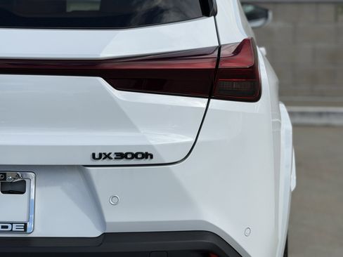 New 2026 Lexus UX 300h FWD image 11