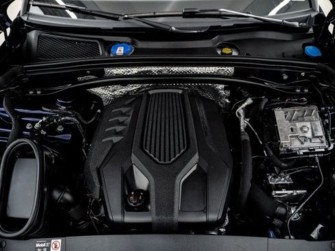 Certified 2025 Porsche Macan image 29