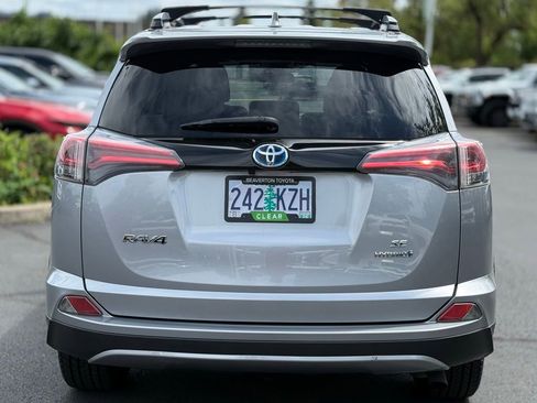Used 2018 Toyota RAV4 SE AWD/4WD image 4