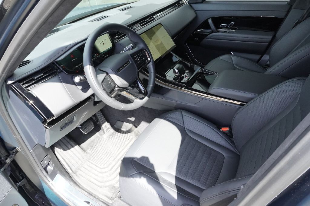 New 2026 Land Rover Range Rover Sport SV AWD/4WD image 18