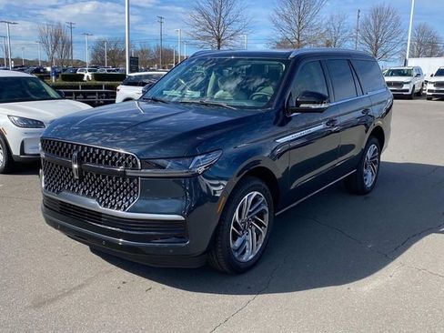 New 2026 Lincoln Navigator Reserve image 3