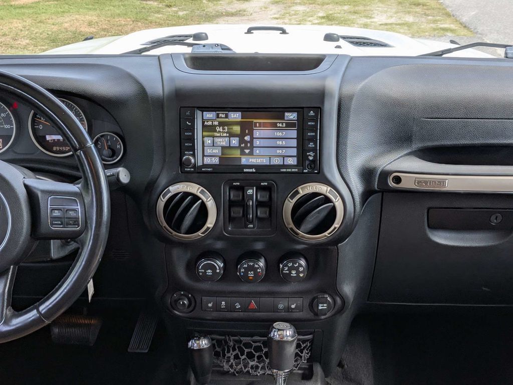 Used 2017 Jeep Wrangler Unlimited Sahara AWD/4WD image 18