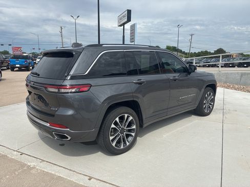 Used 2022 Jeep Grand Cherokee Overland AWD/4WD image 7