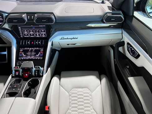 Used 2021 Lamborghini Urus AWD/4WD image 44