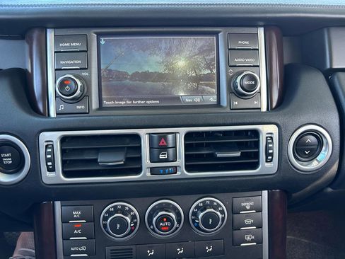 Used 2010 Land Rover Range Rover HSE image 17