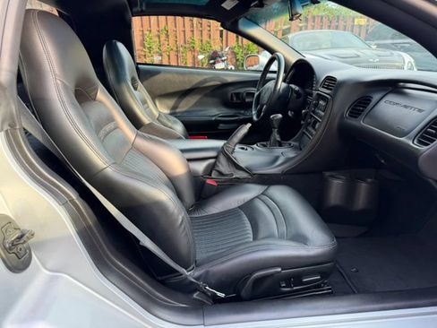 Used 1997 Chevrolet Corvette Coupe w/ Memory Pkg RWD image 15