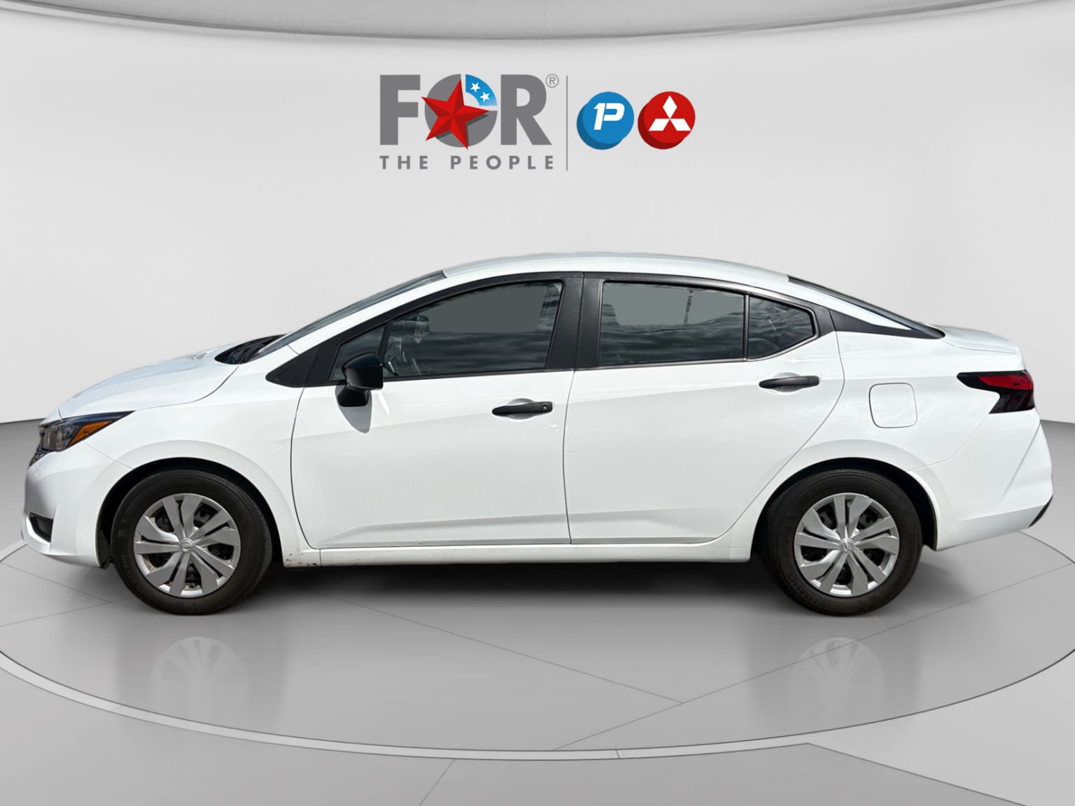Used 2025 Nissan Versa S FWD image 2