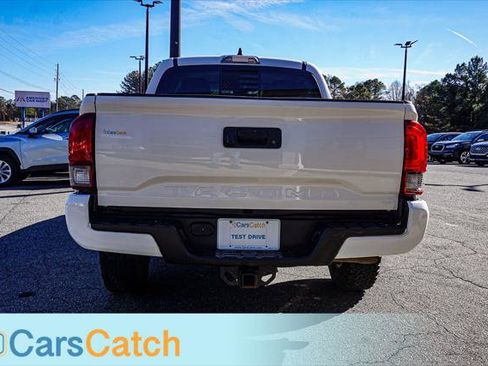 Used 2022 Toyota Tacoma SR5 w/ Technology Package image 14
