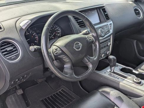 Used 2017 Nissan Pathfinder SL w/ SL Tech Package AWD/4WD image 9