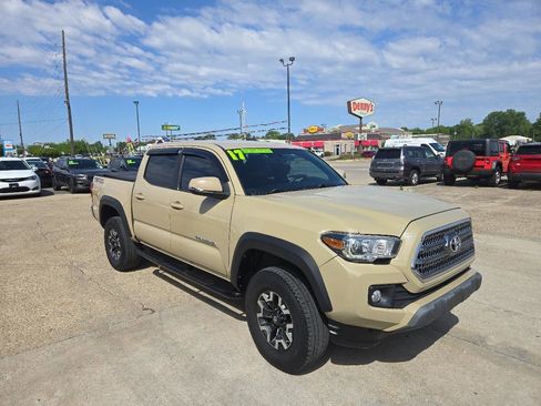 Used 2017 Toyota Tacoma TRD Off-Road w/ Tow Package RWD image 4