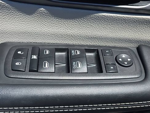 Used 2023 Chrysler Pacifica Touring-L FWD image 22