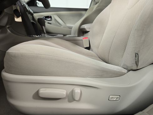 Used 2009 Toyota Camry LE FWD image 29