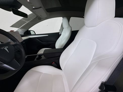 Used 2023 Tesla Model Y Long Range image 10