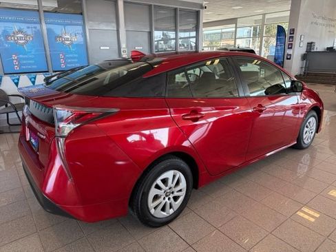 Used 2017 Toyota Prius Two FWD image 3