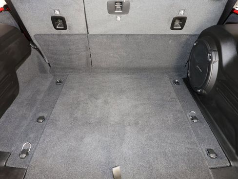Used 2025 Jeep Wrangler Unlimited Rubicon AWD/4WD image 19