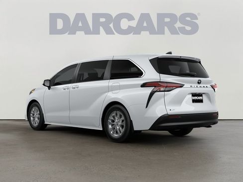 New 2026 Toyota Sienna LE image 12