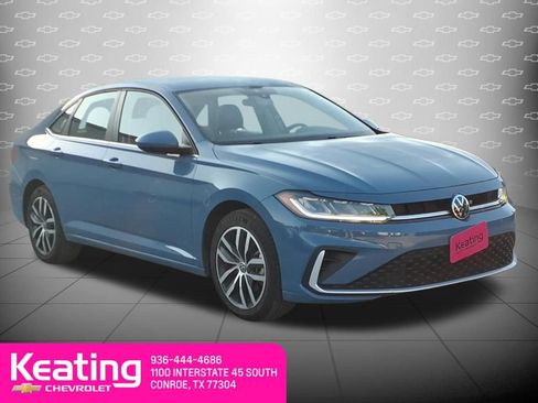 Used 2025 Volkswagen Jetta SE FWD image 3