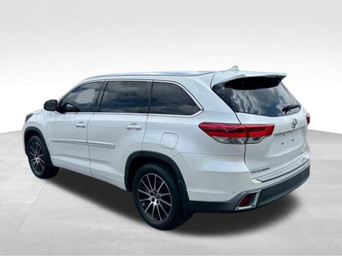 Used 2019 Toyota Highlander Limited Platinum AWD/4WD image 4