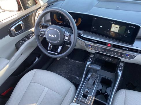 Certified 2025 Kia Sorento S FWD image 12
