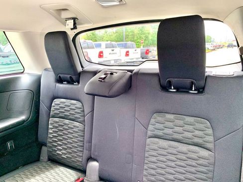 Used 2022 Nissan Pathfinder SV FWD image 14